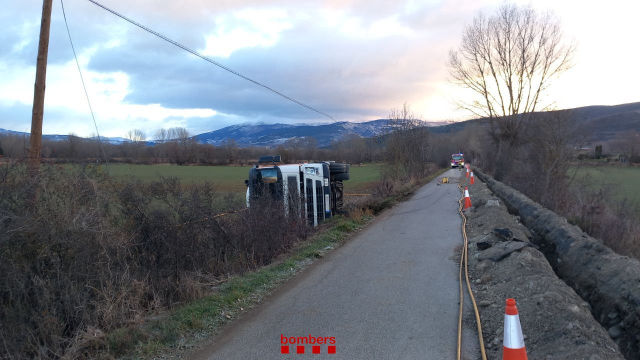 Bolca un camió que transporta gas liquat a Fontanals