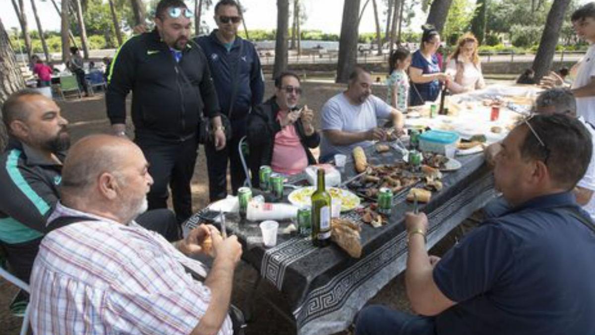 El ambiente festivo se impone en toda la comarca