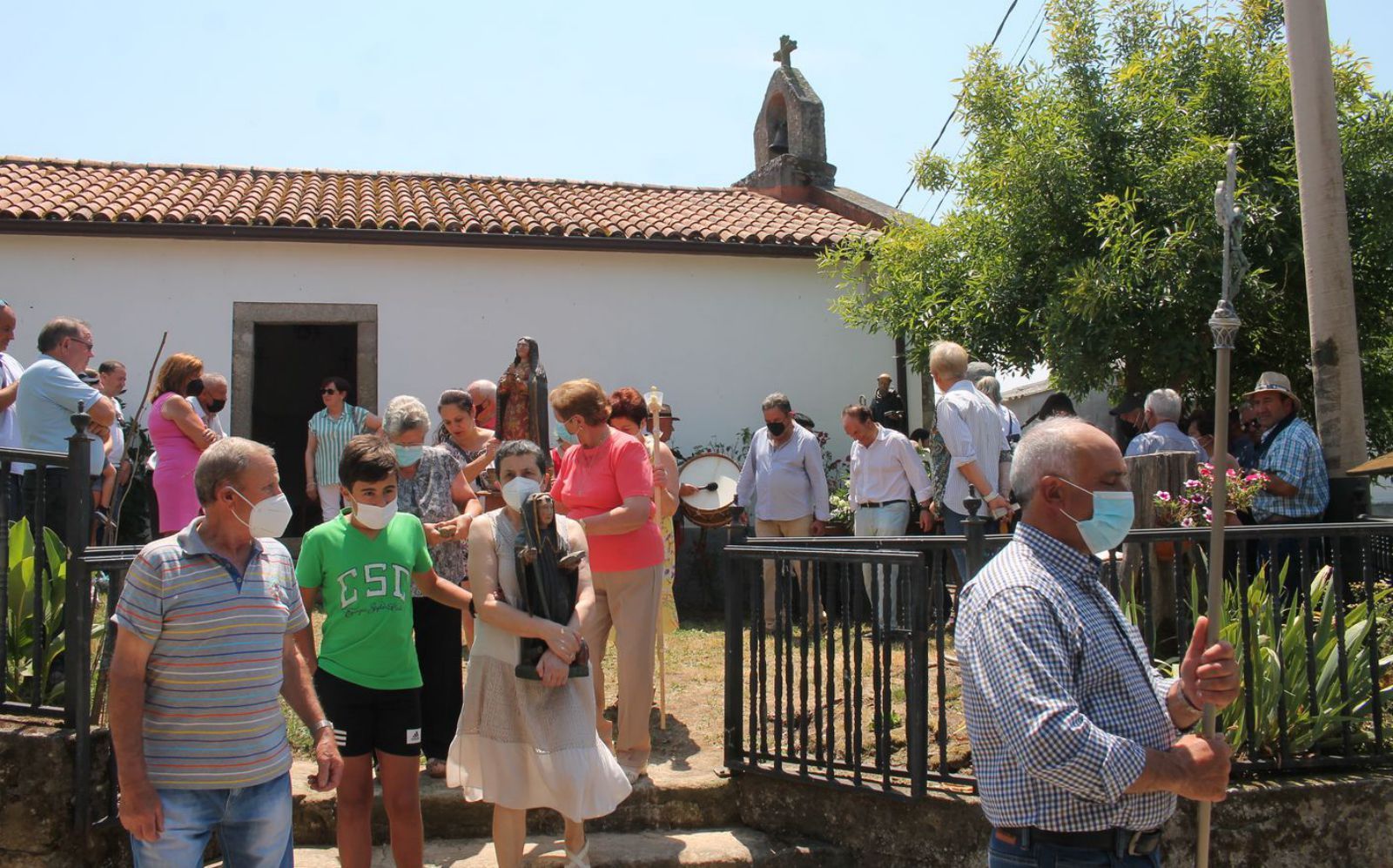 Saída da procesión da capela de Castro de Arriba
