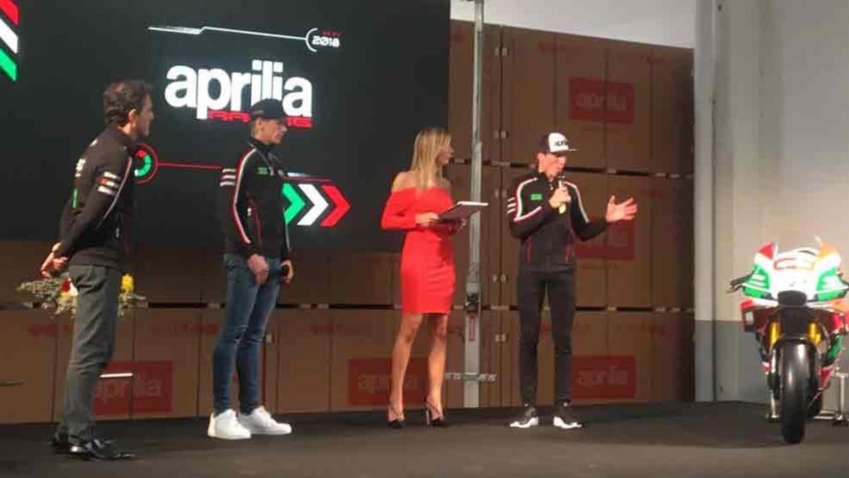 Aleix Espargaró y Scott Redding durante la presentación del equipo Aprilia