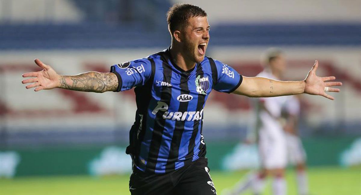 Juan Ignacio Ramírez, del Liverpool, celebra uno de los goles.