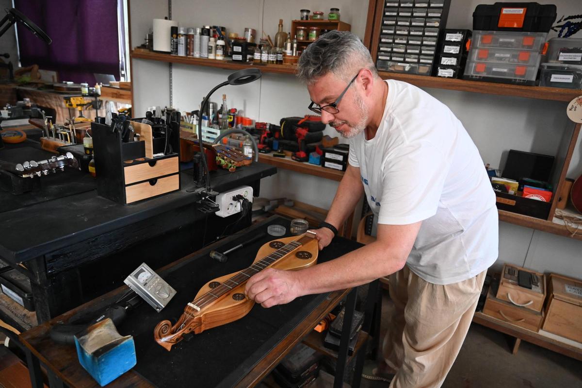 Los viejos oficios: Rafael López Jerez, luthier Los viejos oficios: Rafael López Jerez, luthier