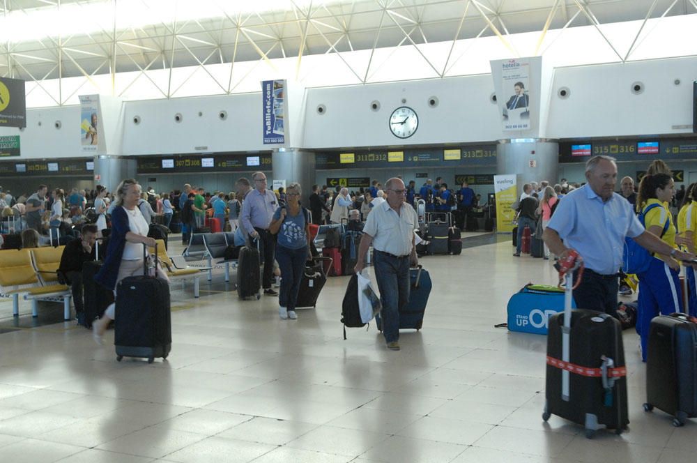 Llegada viajeros al aeropuerto de Gran Canaria