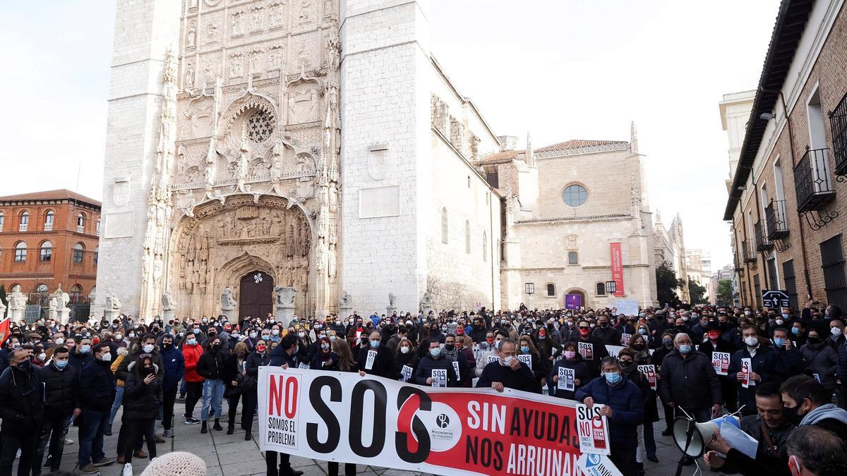 Hosteleros durante la manifestación de Valladolid.