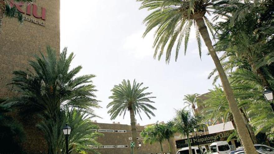 Entrada principal del hotel Maspalomas Oasis.