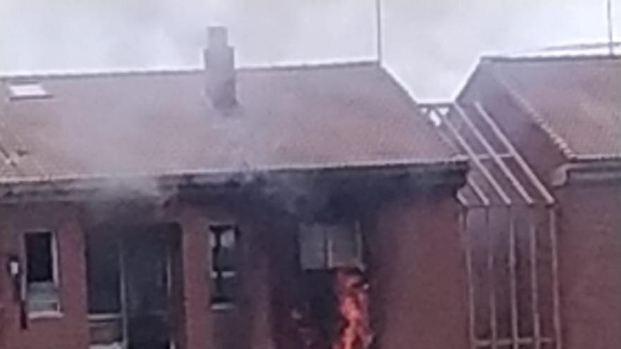 Incendio de una vivienda en la Coma