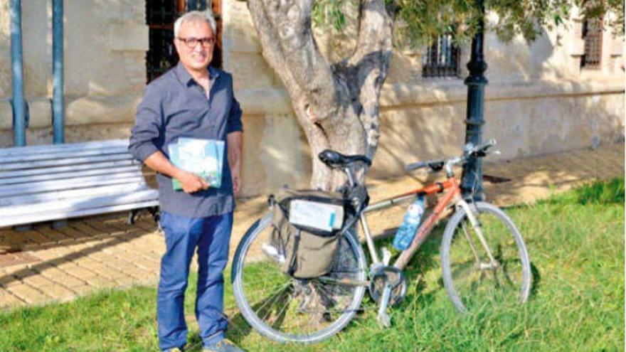 Paco Tortosa: &quot;Esta sociedad circula en coche a gran velocidad hacia ningún lugar&quot;