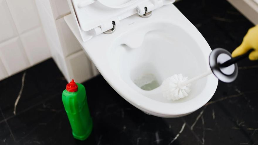 Descubre cuándo es el momento exacto en el que debes cambiar la escobilla del baño