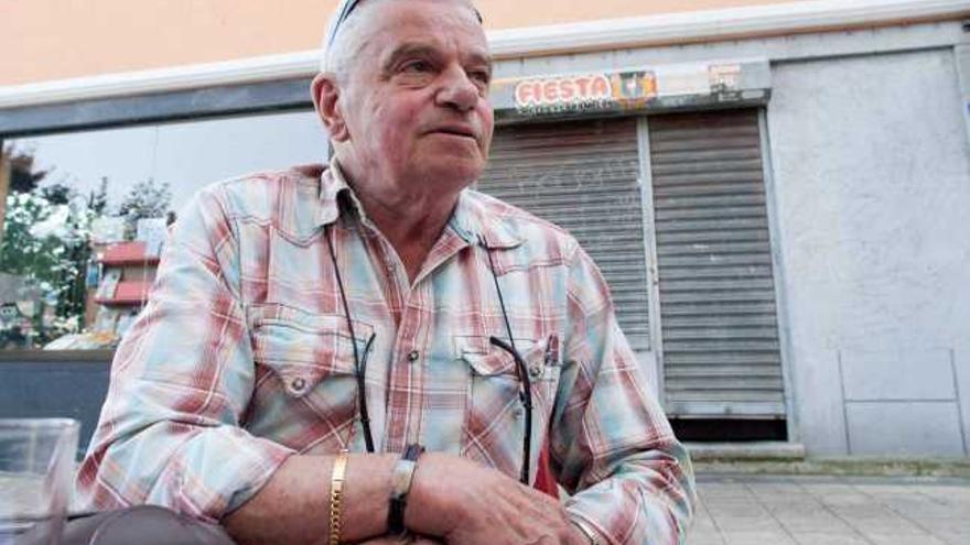 José Manuel G. B., ayer, en una terraza de Avilés.