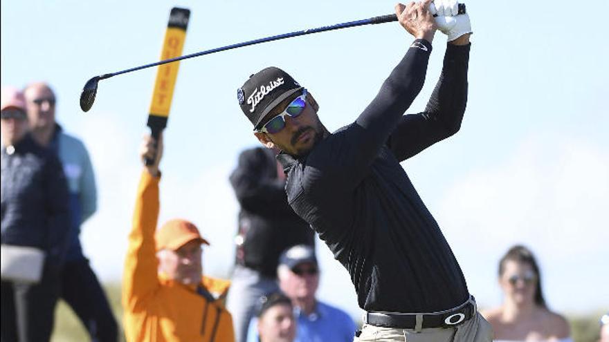 Perfecto swing de Rafa Cabrera Bello durante el Abierto Británico.