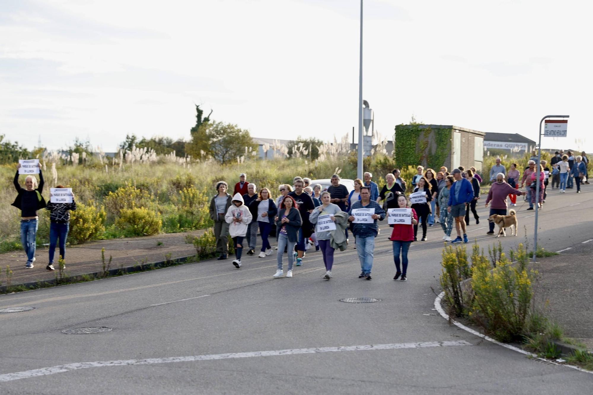 Los vecinos de Tremañes, en pie de guerra contra los parques de baterías (en imágenes)