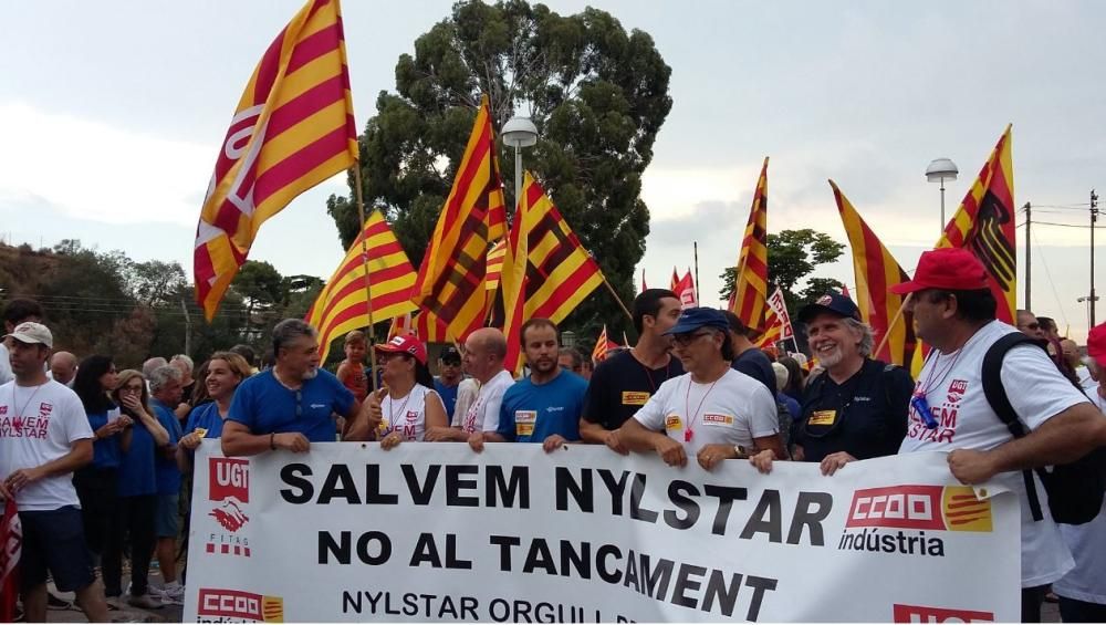 Manifestació contra els acomiadaments a Nylstar