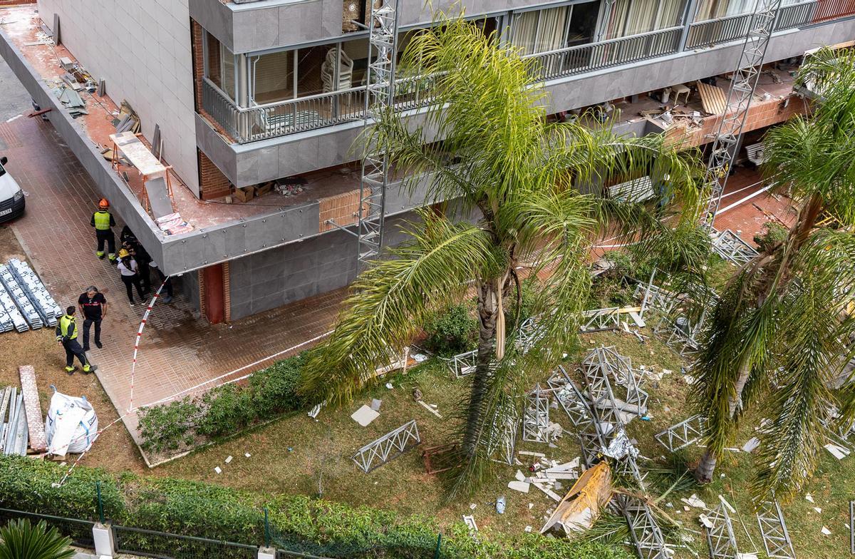 Mueren dos personas tras desplomarse un andamio en un edificio de 18 plantas en Benidorm