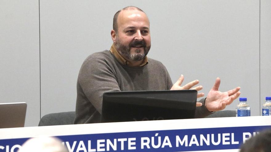 O divulgador arqueolóxico, Manuel Gago, en Lalín.