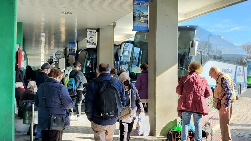 Nuevas condiciones en el abono gratuito de autobús en Extremadura: anularán la tarjeta a los usuarios que hagan esto