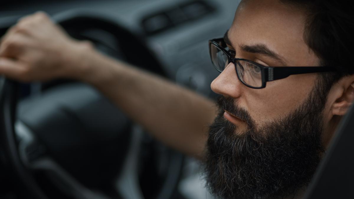 Aviso importante de la DGT para los conductores con gafas o lentillas