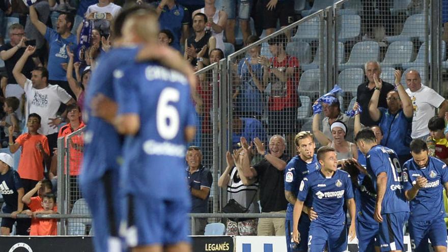 Los jugadores del Getafe celebran su victoria