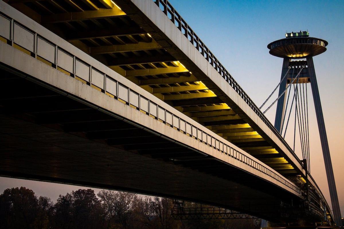 Torre de vigilancia ovni