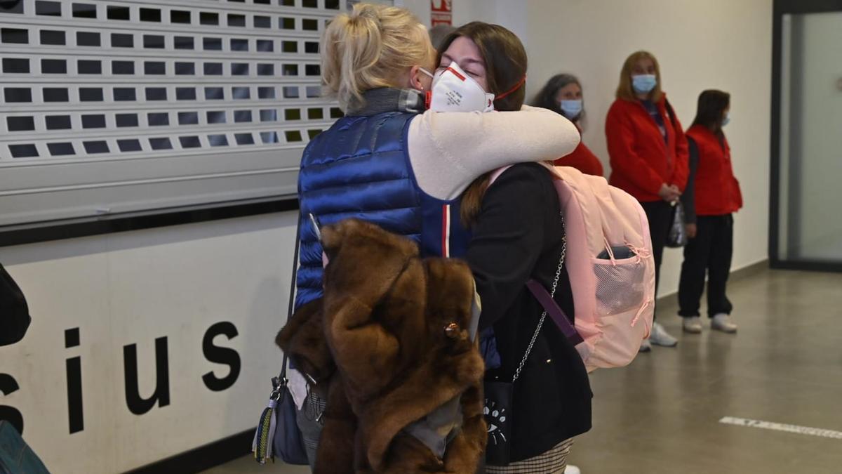 Castellón recibe un avión con 50 refugiados ucranianos que huyen de la guerra