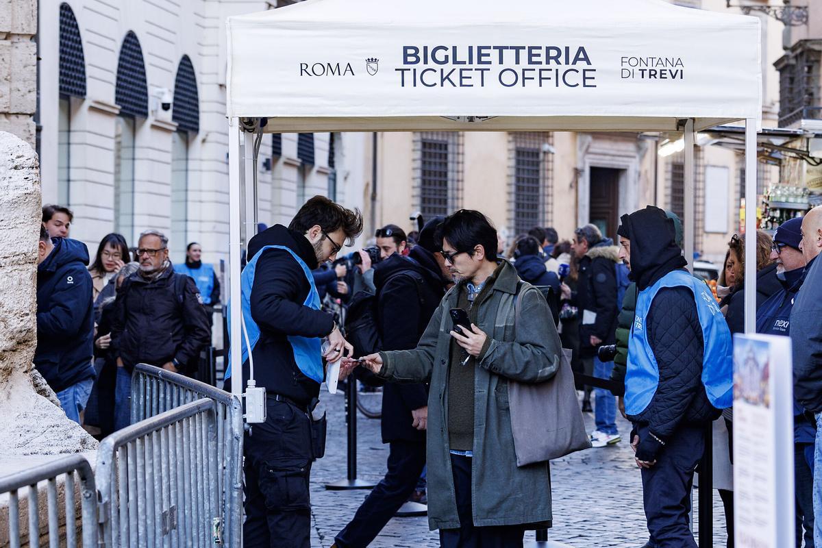 Roma cobra desde este lunes dos euros para ver la Fontana Di Trevi. Roma cobra desde este lunes dos euros para ver la Fontana Di Trevi.
