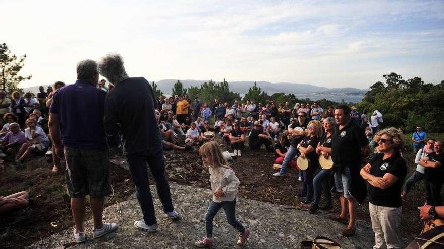 El espectáculo de Blanco y Cadaval comenzó en Con do Navío y finalizó en Punta Barbafeita. // Iñaki Abella