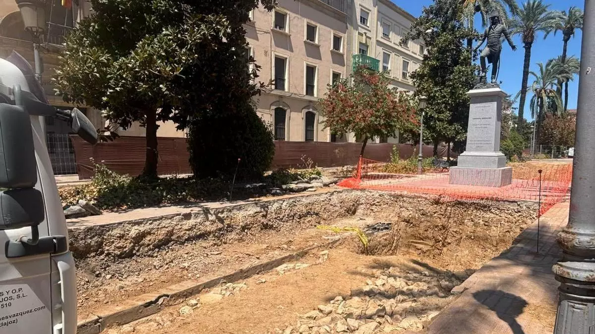 Amigos de Badajoz reclama seguir excavando la maqbara de la avenida de Huelva y pide estudiar la nueva estructura hallada