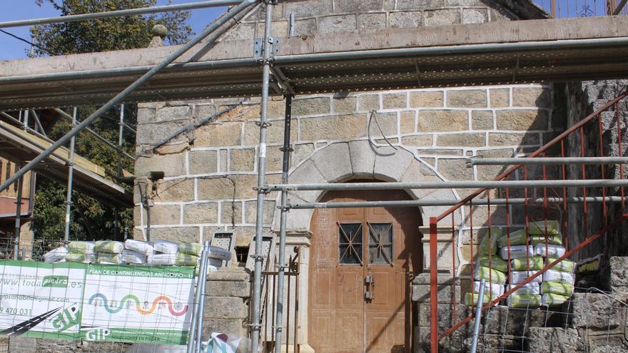 Rehabilitación en la ermita del Cristo de Riego de Lomba