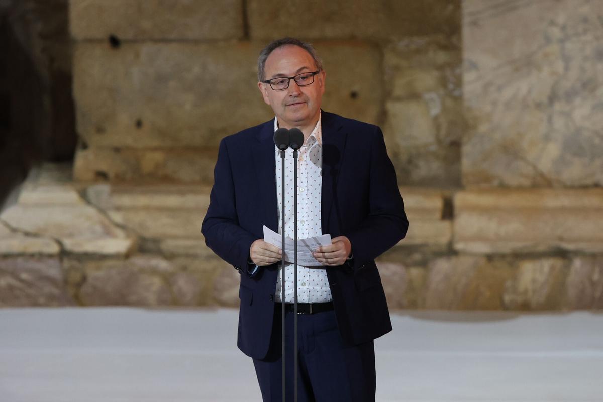 El productor Jesús Cimarro en la gala, tras recibir el premio Max de Honor.