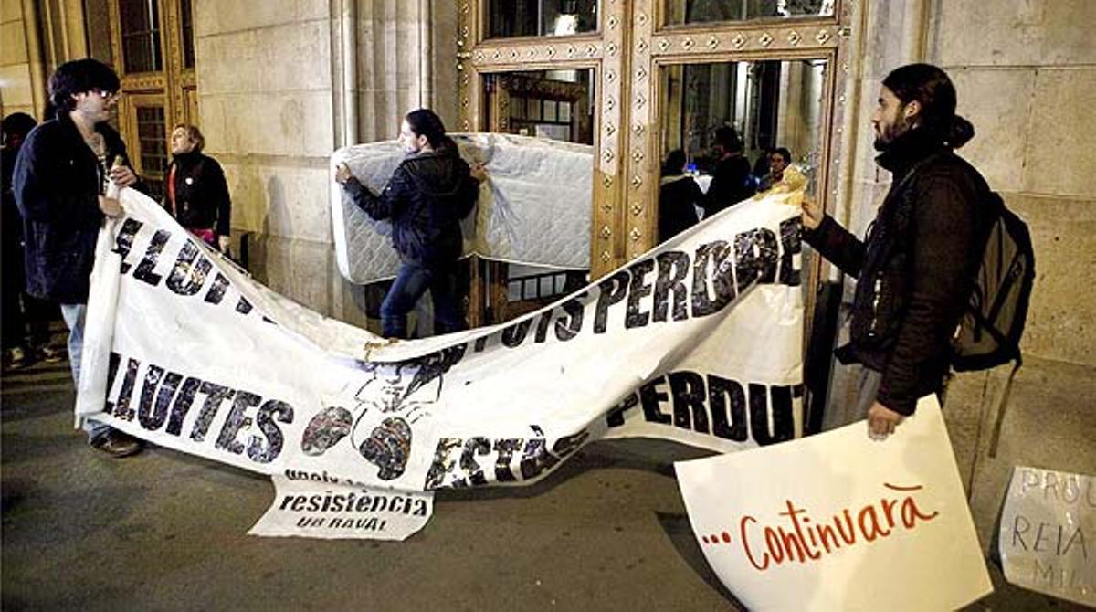 Els concentrats prometen continuar amb les protestes.