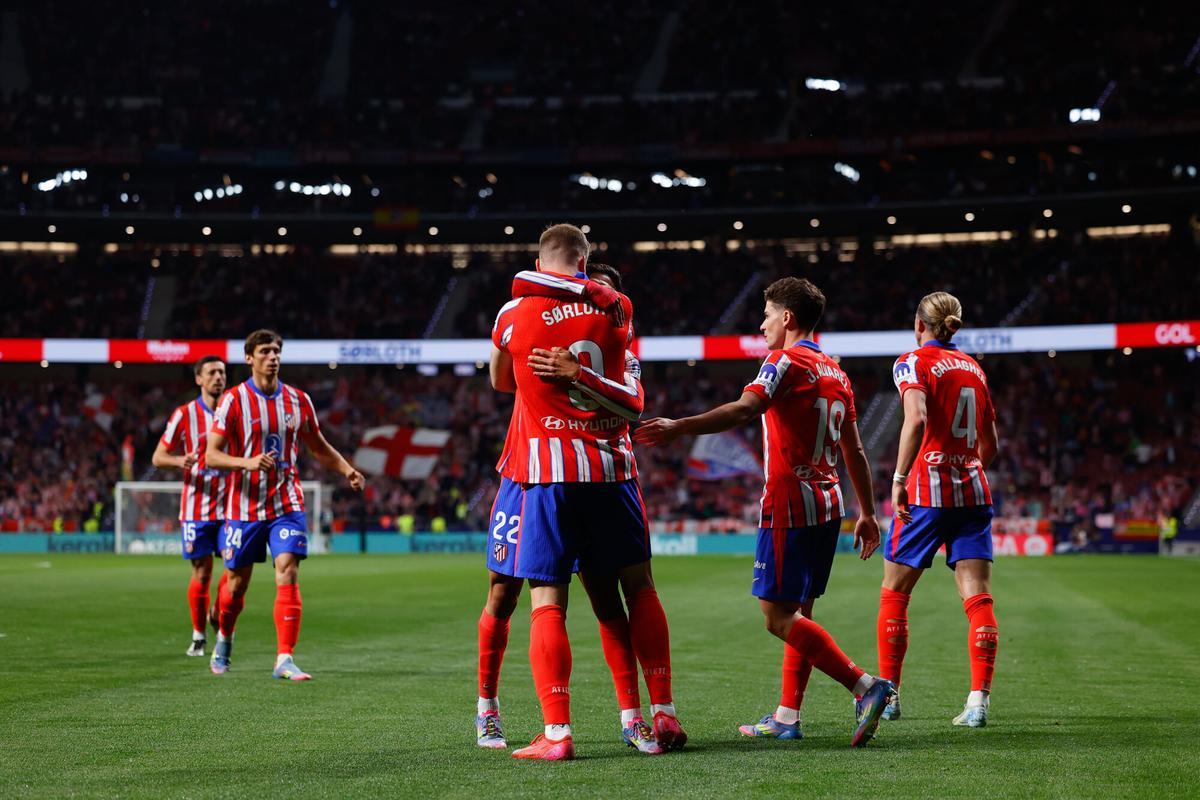 Alexander Sorloth of Atletico de Madrid celebrates a goal with teammates during the Spanish League, LaLiga EA Sports, football match played between Atletico de Madrid and Rayo Vallecano at Riyadh Air Metropolitano stadium on April 22, 2025, in Madrid, Spain. AFP7 24/04/2025 ONLY FOR USE IN SPAIN. Dennis Agyeman / AFP7 / Europa Press;2025;SPAIN;SPORT;ZSPORT;SOCCER;ZSOCCER;Atletico de Madrid v Rayo Vallecano - LaLiga EA Sports; Alexander Sorloth of Atletico de Madrid celebrates a goal with teammates during the Spanish League, LaLiga EA Sports, football match played between Atletico de Madrid and Rayo Vallecano at Riyadh Air Metropolitano stadium on April 22, 2025, in Madrid, Spain. AFP7 24/04/2025 ONLY FOR USE IN SPAIN. Dennis Agyeman / AFP7 / Europa Press;2025;SPAIN;SPORT;ZSPORT;SOCCER;ZSOCCER;Atletico de Madrid v Rayo Vallecano - LaLiga EA Sports;