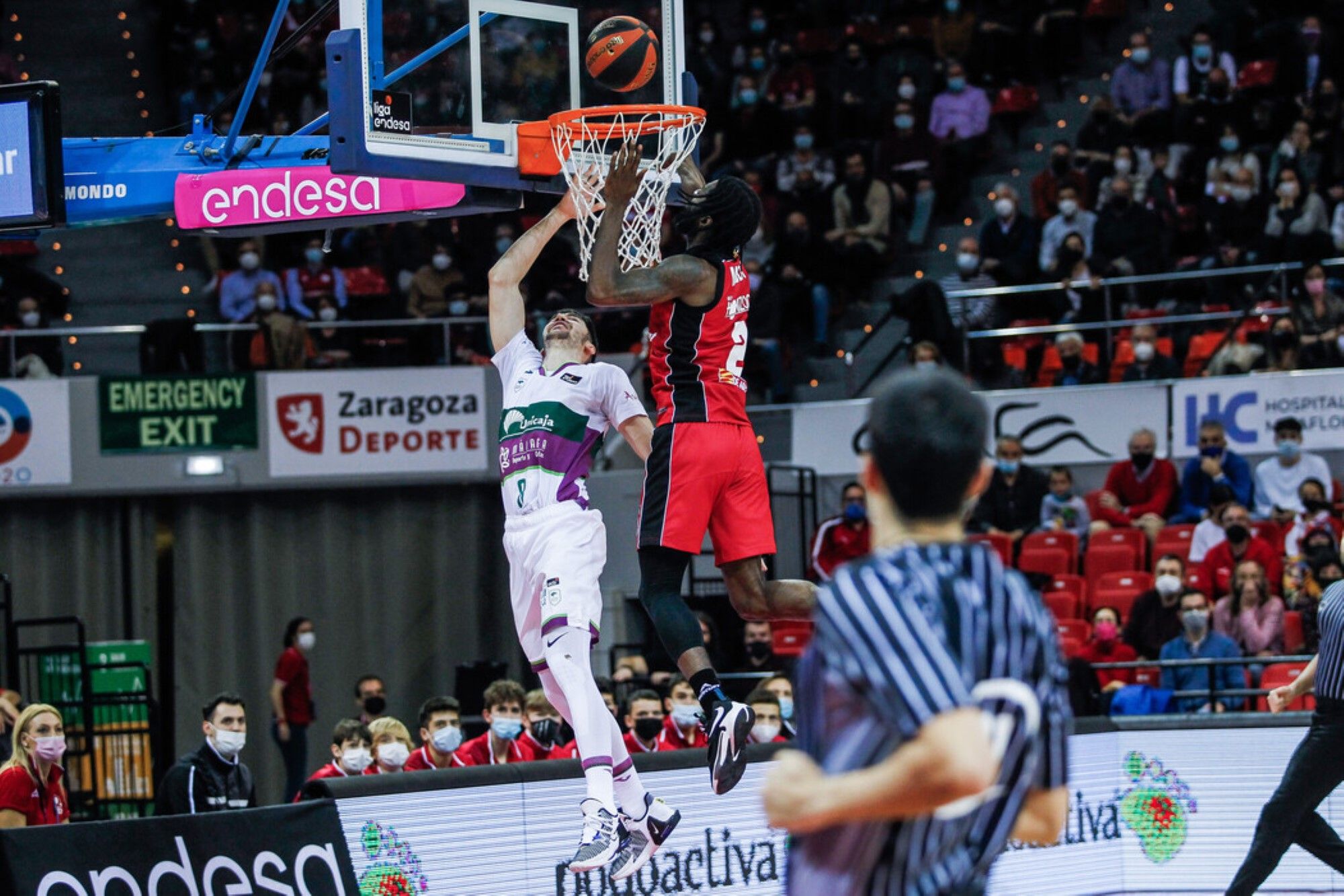 Severa derrota del Unicaja en la pista del Casademont Zaragoza