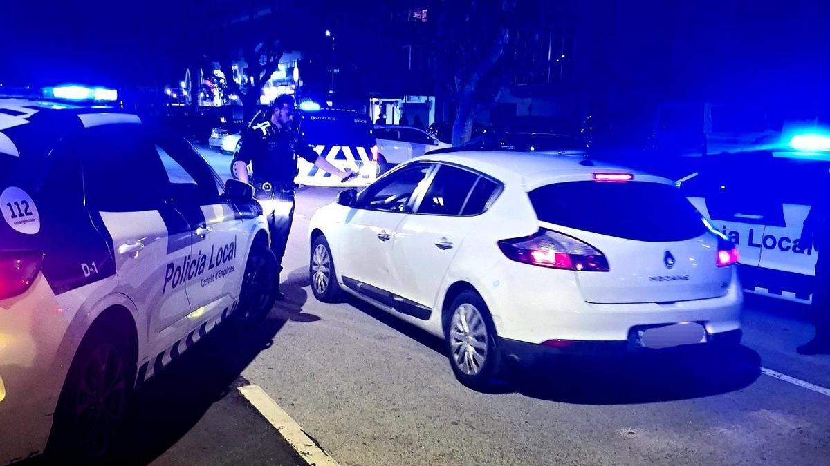 Un control policial a Castelló d'Empúries durant la mateixa nit dels fets.
