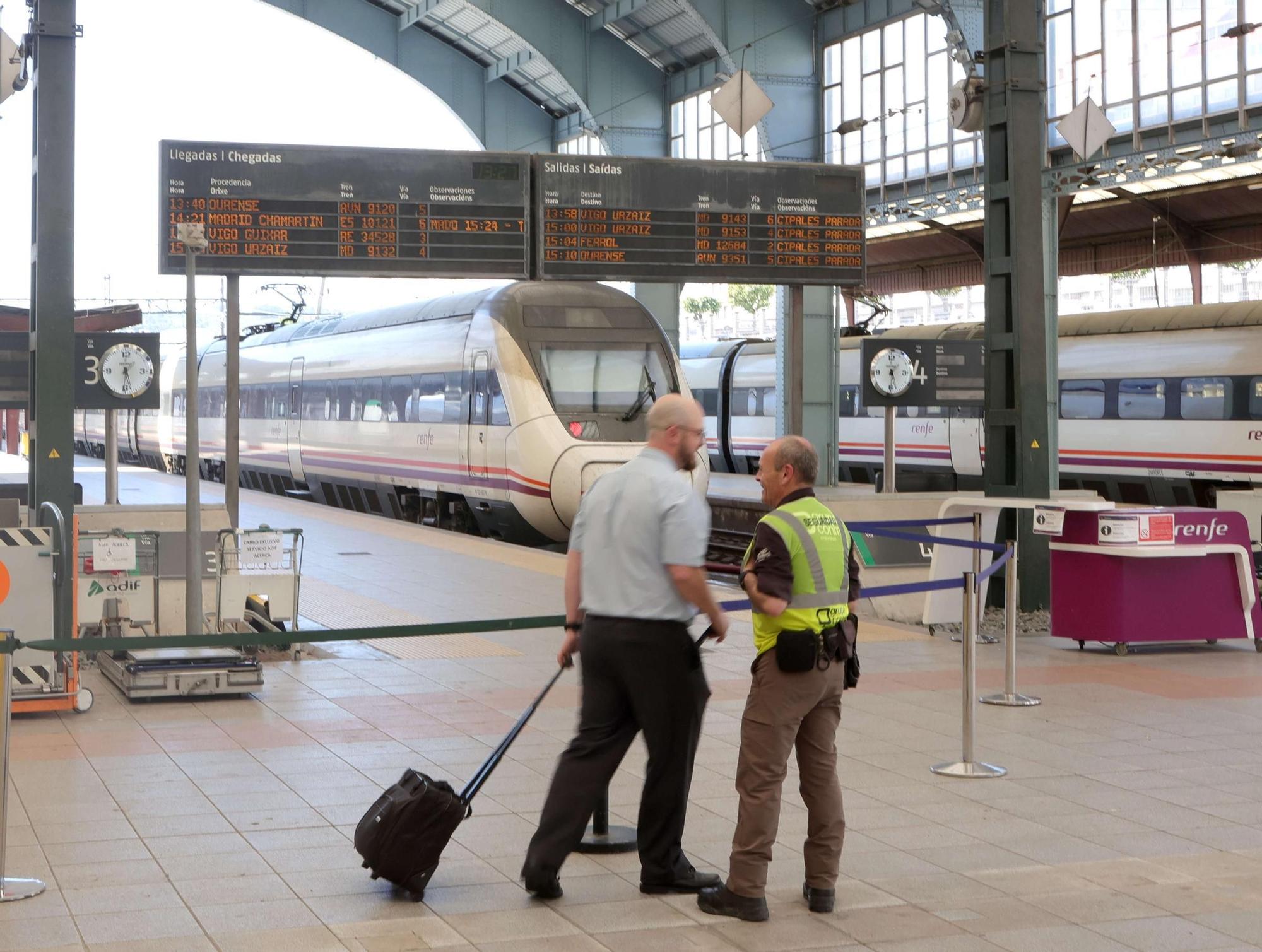 Llegada del primer tren Avril a la estación de San Cristóbal