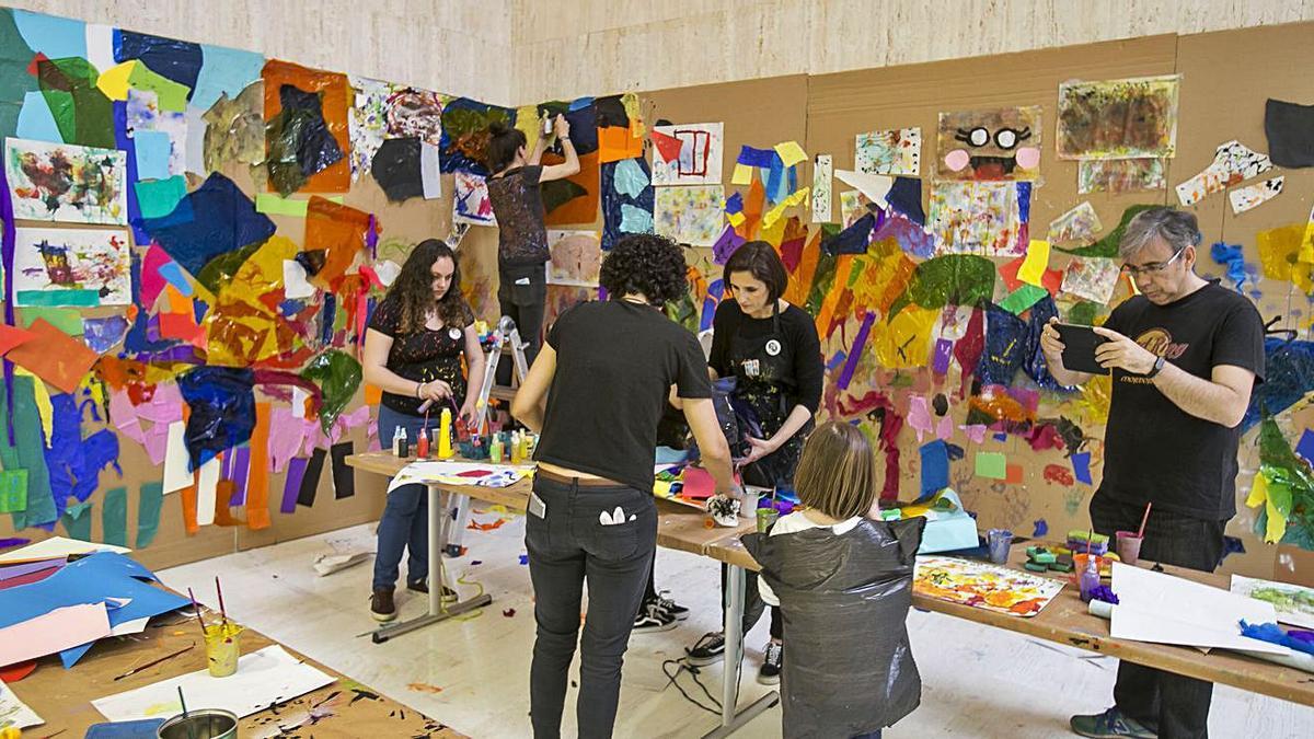Los museos de Alicante recuperan el contacto con el público en el DIM