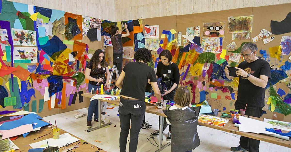 Los museos de Alicante recuperan el contacto con el público en el DIM