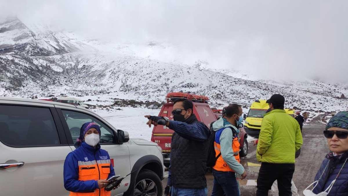 Miembros de los equipos de rescate, en el operativo ante el Chimborazo.