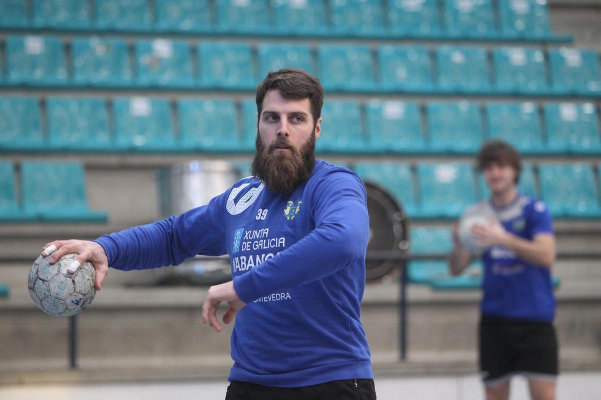 El lateral/central de Leganés durante un entrenamiento de esta temporada en O Gatañal.