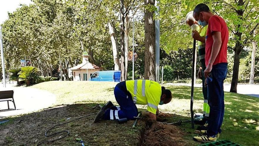 El moment en què es va instal·lar la xarxa de reg de la prova pilot, a l&#039;agost de 2020.