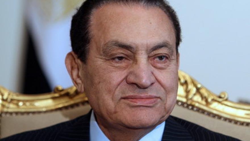Egipto arresta al expresidente Mubarak por la represión policial y la corrupción