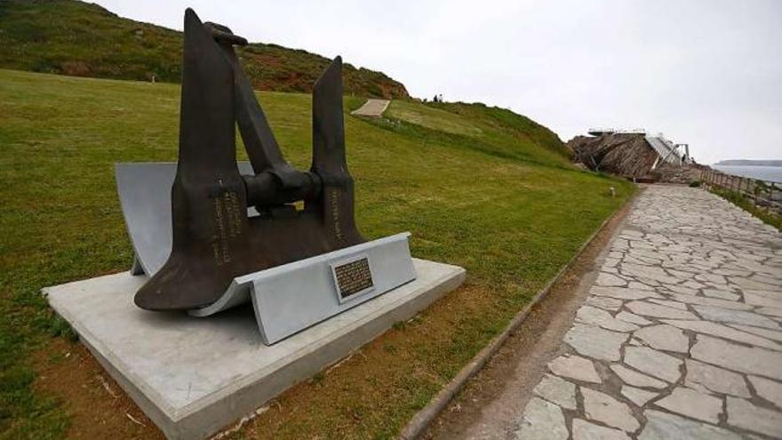 Cuenta atrás para bajar a la mina El ancla de la fragata «Asturias» ya luce en La Peñona