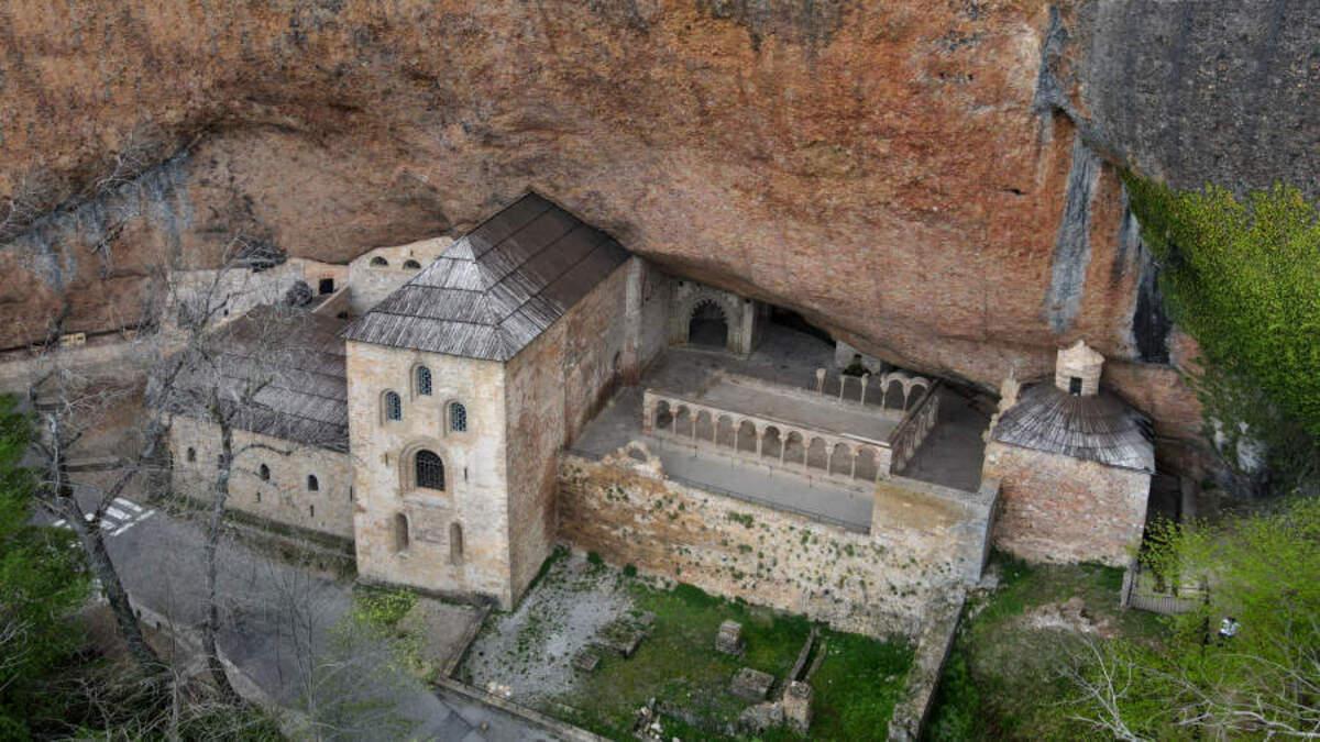 Vista panorámica del Monasterio Viejo de San Juan de la Peña