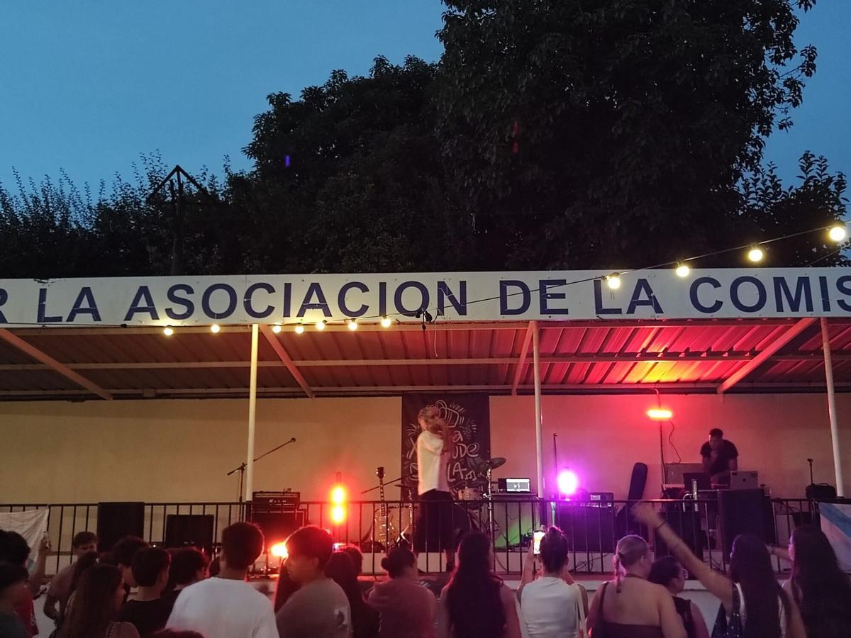 La Xuventude de Cela organizó un festival que contó con la actuación de Silee.