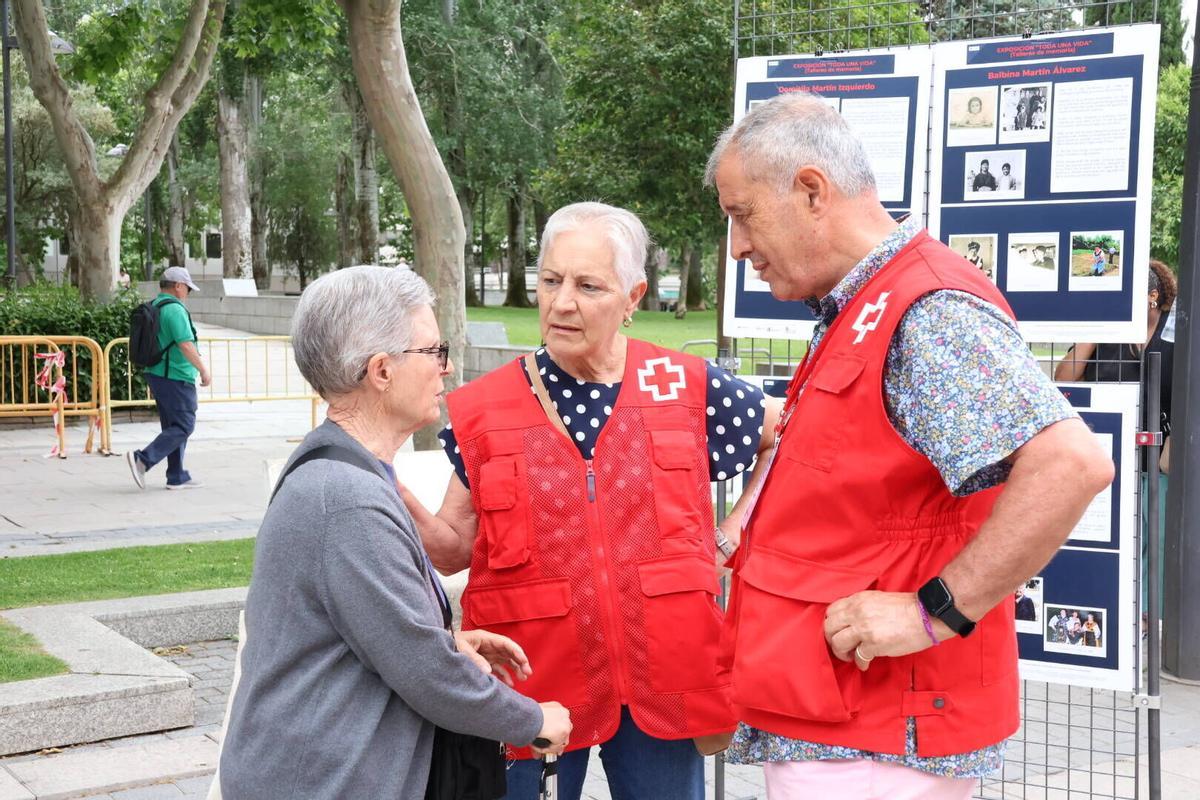 Feria técnica y tecnológica en La Marina, dentro de las actividades de la Semana de las Personas Mayores.