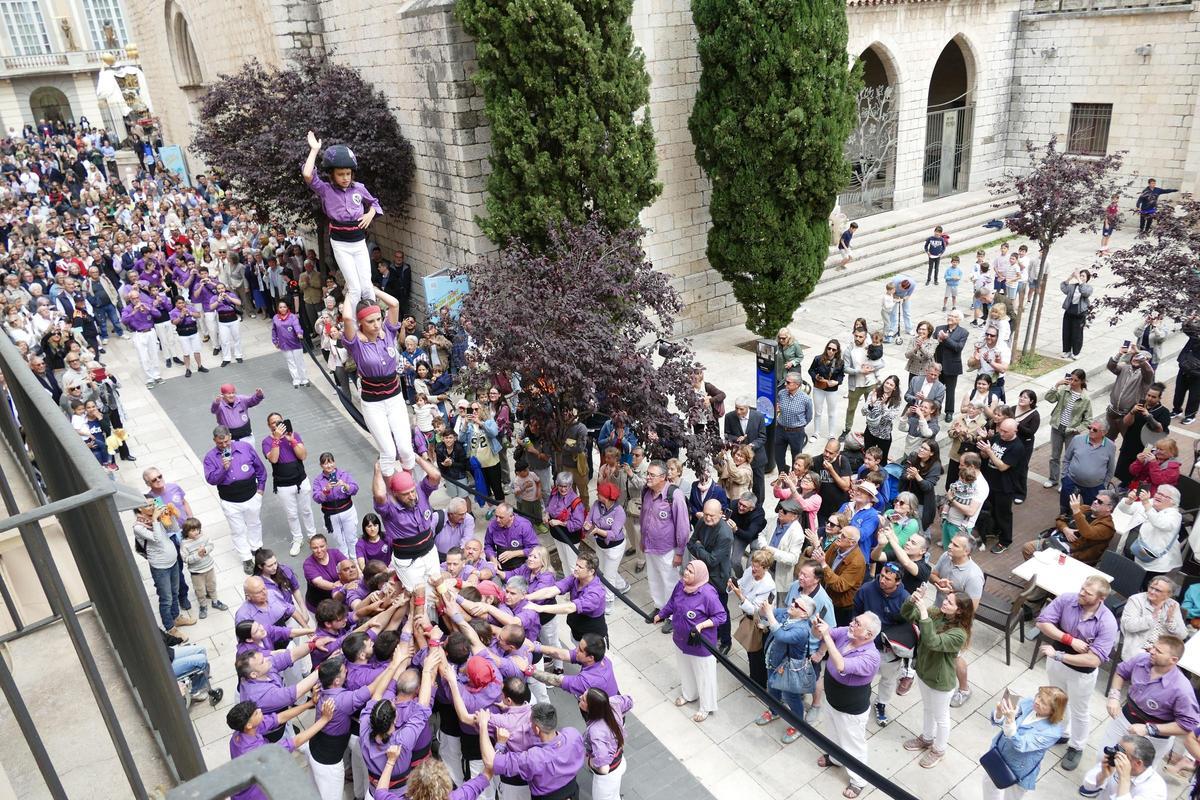 EN IMATGES | Figueres viu un dels moments més esperats de les Fires i Festes de la Santa Creu: el pilar caminant