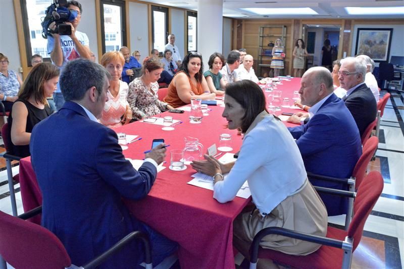 Clavijo se reúne con los libreros