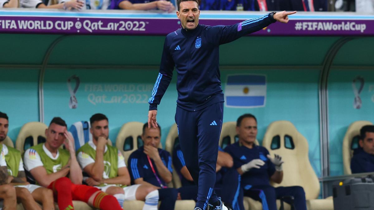 El seleccionador de Argentina, Lionel Scaloni, durante un partido del Mundial.