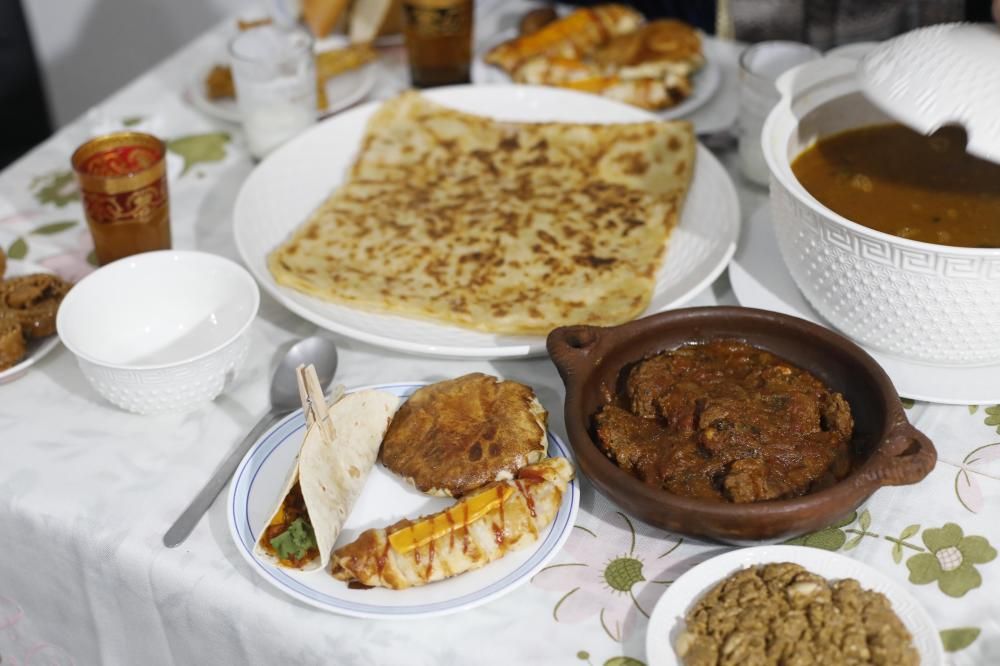 Preparació de l'iftar (àpat de trencament del dejuni) a casa la Salima Abdessamie