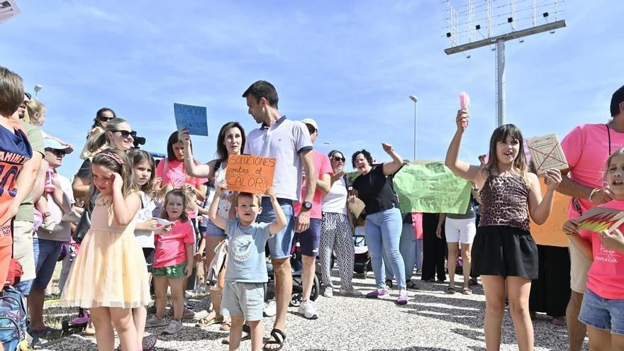 Familias del CPI Parque Venecia de Zaragoza protestan contra el calor en las aulas: "Los niños están en peligro"