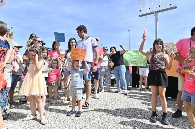 Familias del CPI Parque Venecia de Zaragoza protestan contra el calor en las aulas: "Los niños están en peligro"