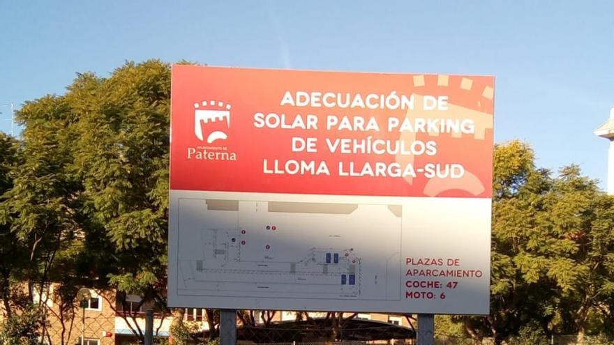 Cartel del solar donde se va a habilitar el aparcamiento.